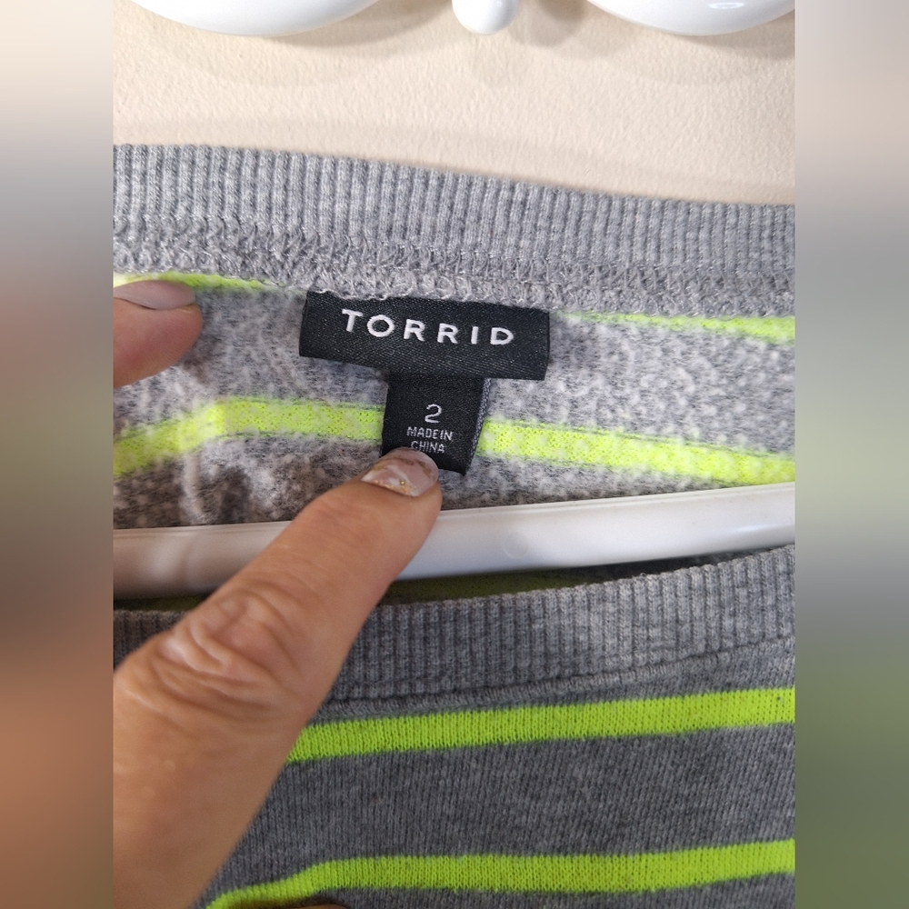 Torrid Grey & Neon Yellow Stripe Fleece Raglan Sweatshirt | Size 2 - Picture 3 of 10